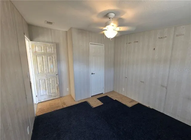 a view of empty room with window