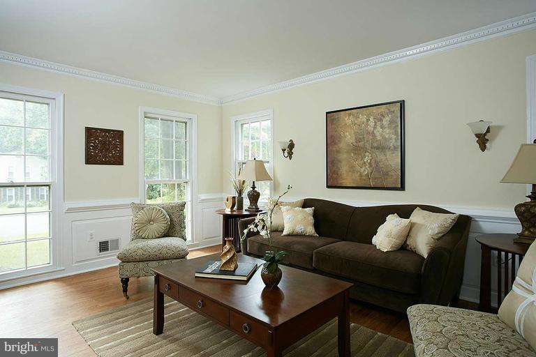 300 Summit Hall Road Gaithersburg, MD 20877 - Photo 1 of 28 Living Room