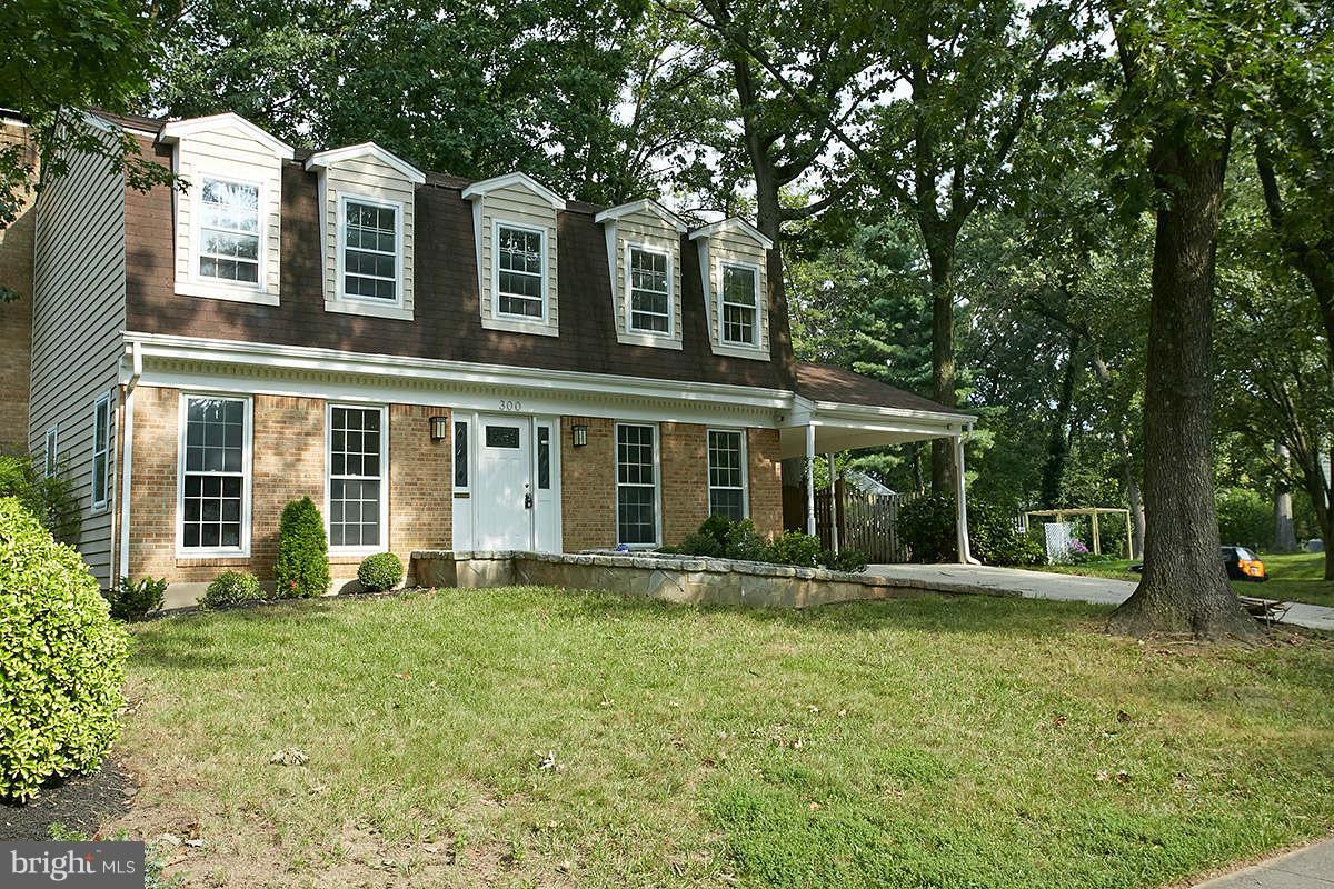 300 Summit Hall Road Gaithersburg, MD 20877 - Photo 2 of 28 Exterior (Front)