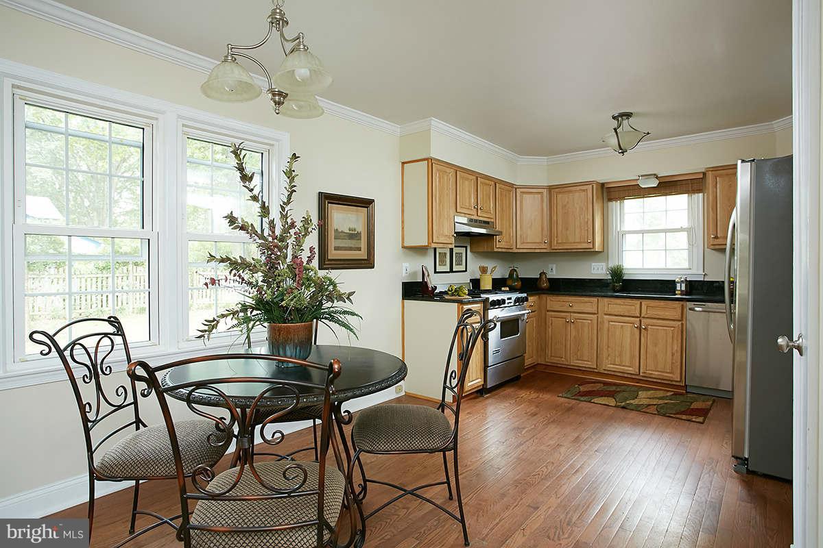 300 Summit Hall Road Gaithersburg, MD 20877 - Photo 14 of 28 Kitchen / nook