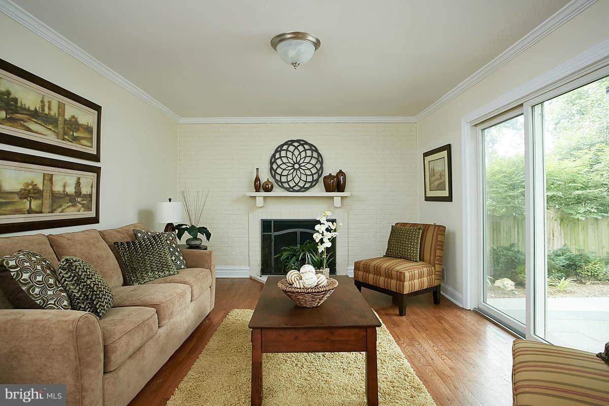 300 Summit Hall Road Gaithersburg, MD 20877 - Photo 15 of 28 Family Room