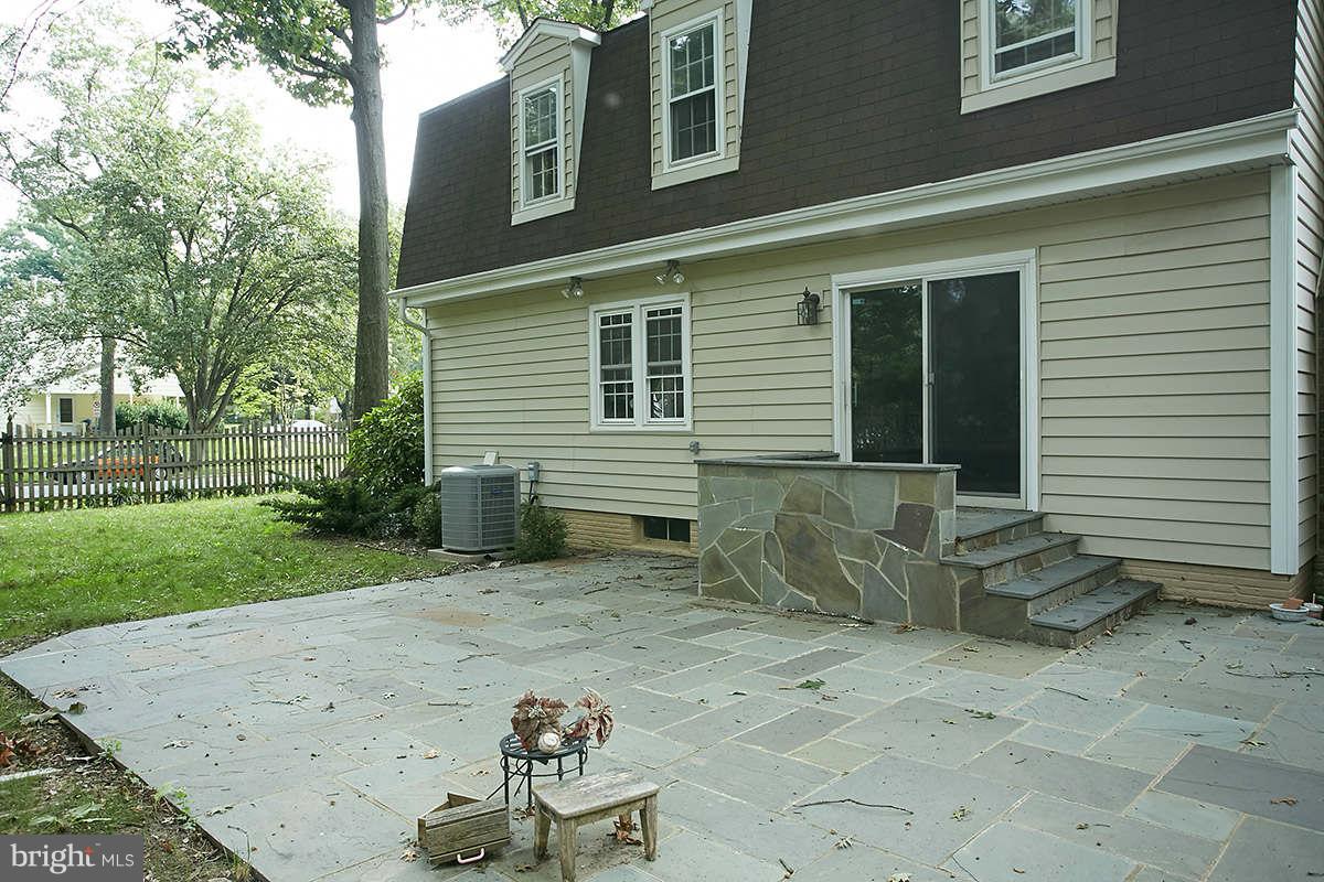 300 Summit Hall Road Gaithersburg, MD 20877 - Photo 16 of 28 Exterior (Rear)