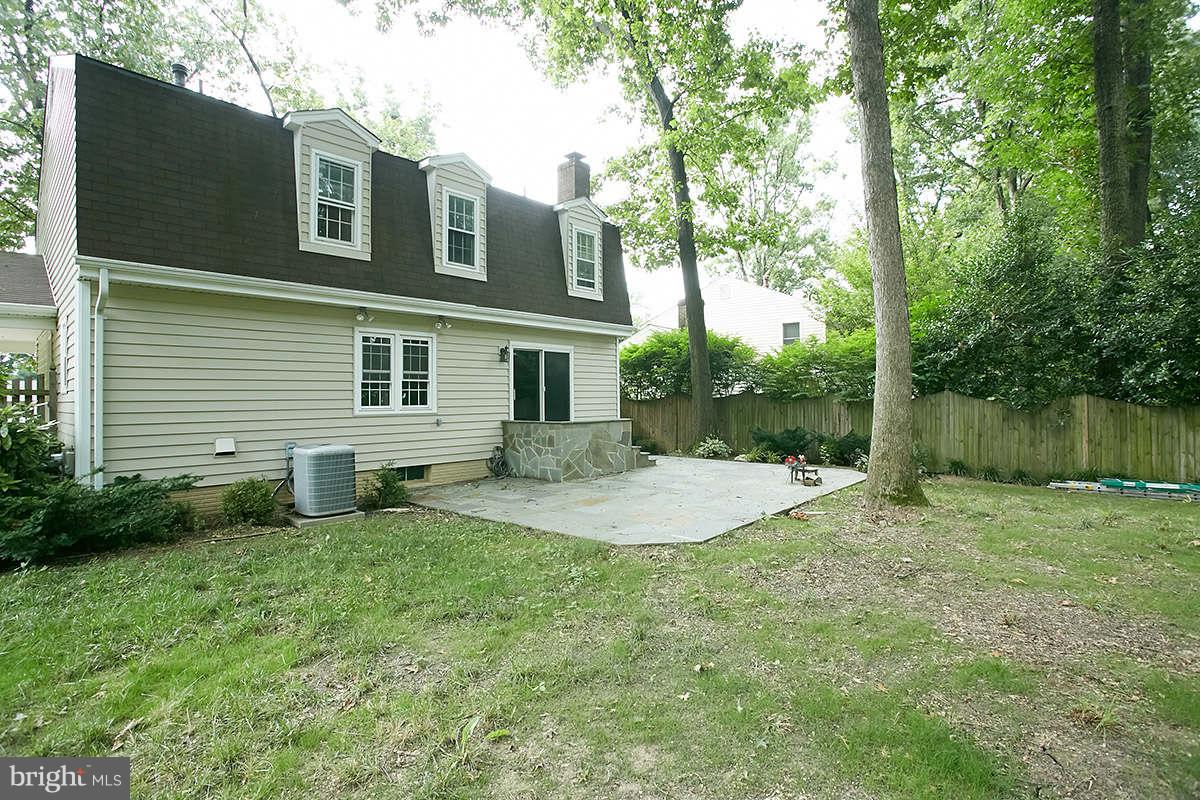 300 Summit Hall Road Gaithersburg, MD 20877 - Photo 4 of 28 Exterior (Rear)