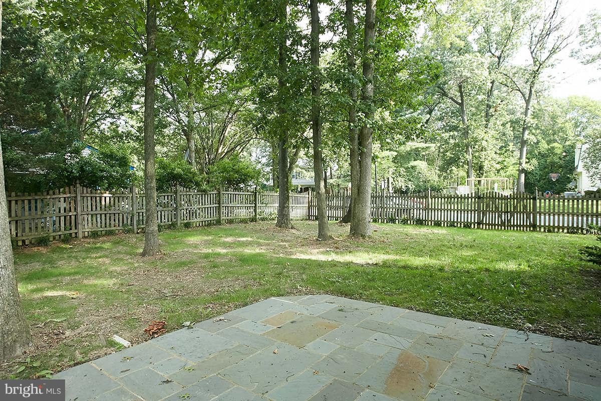 300 Summit Hall Road Gaithersburg, MD 20877 - Photo 5 of 28 Exterior (Rear) view fence