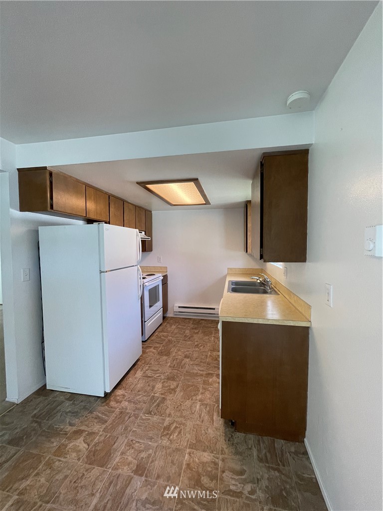 18404 Albany Street Southwest, Unit A & D Rochester, WA 98579 - Photo 16 of 19 a utility room with dryer and washer