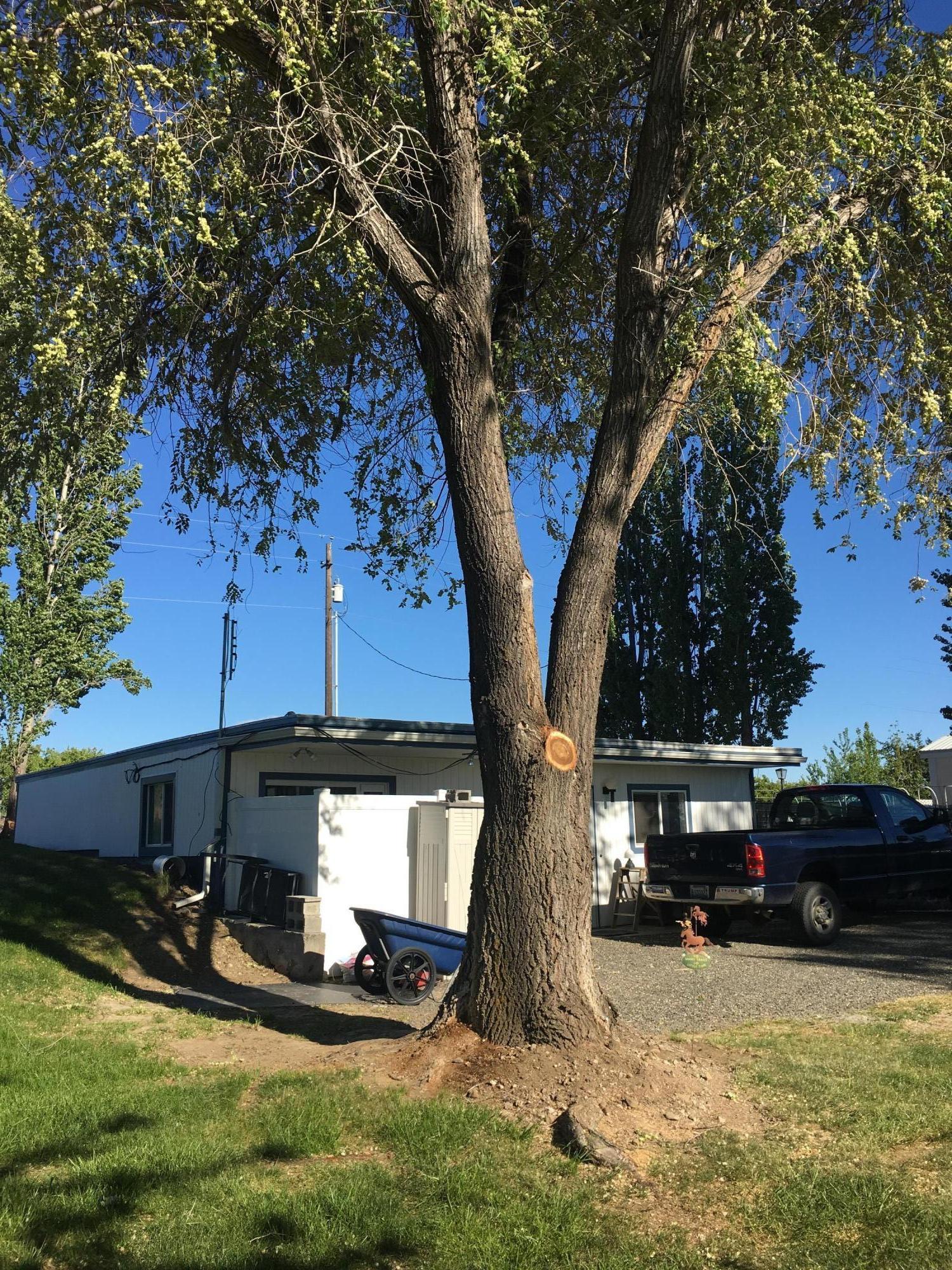 200 Coombs Road Moxee, WA 98936 - Photo 3 of 6 front 2