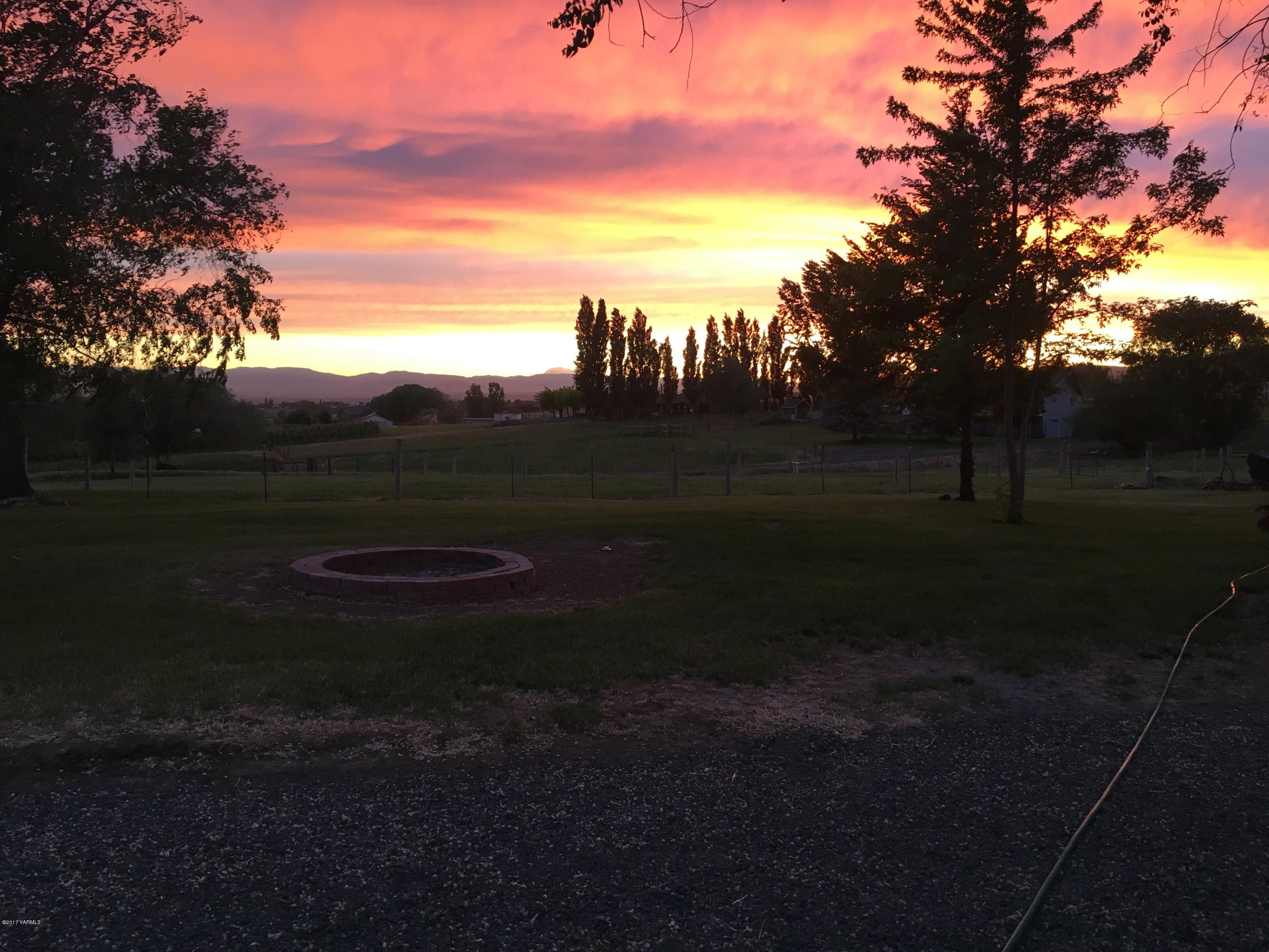 200 Coombs Road Moxee, WA 98936 - Photo 5 of 6 sunset