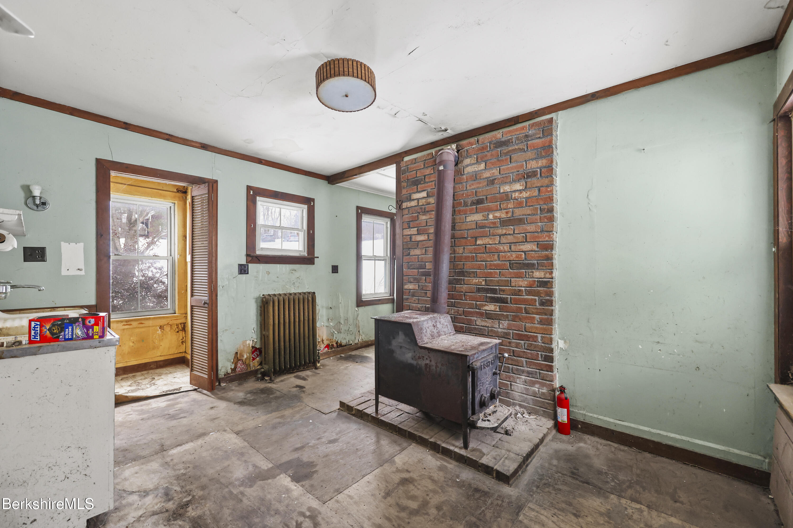 971 North State Road Cheshire, MA 01225 - Photo 14 of 37 75 Mud Room