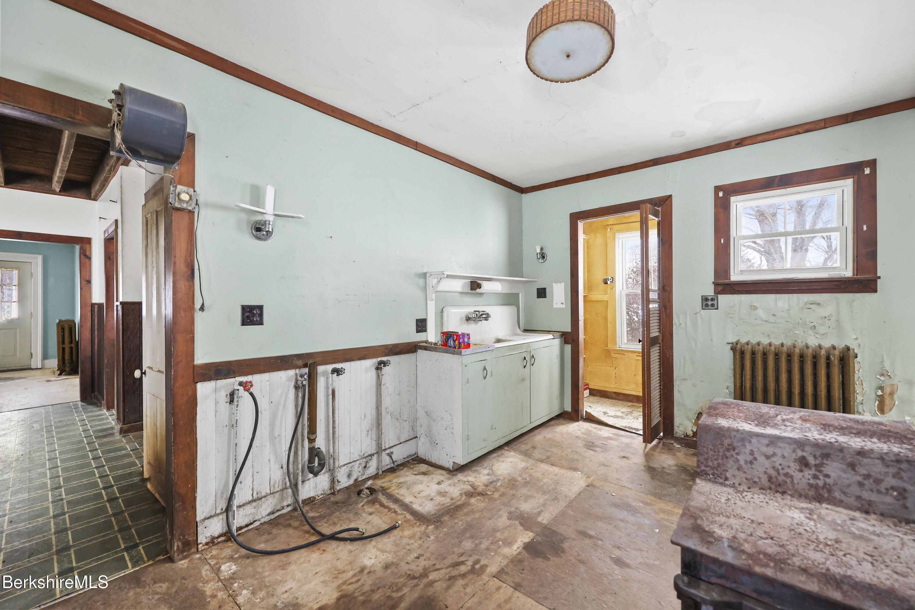 971 North State Road Cheshire, MA 01225 - Photo 15 of 37 77 Mud Room