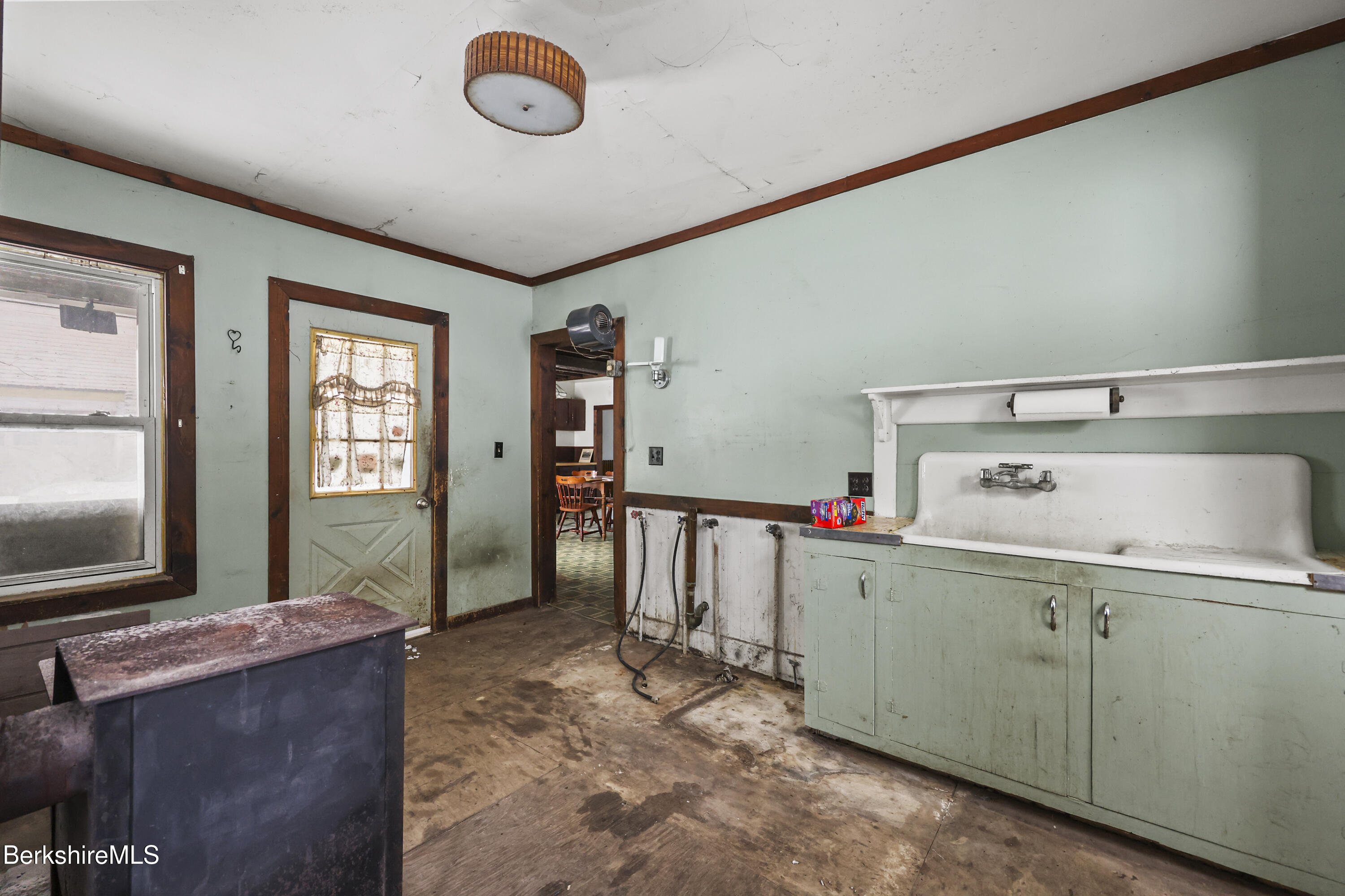 971 North State Road Cheshire, MA 01225 - Photo 16 of 37 80 Mud Room