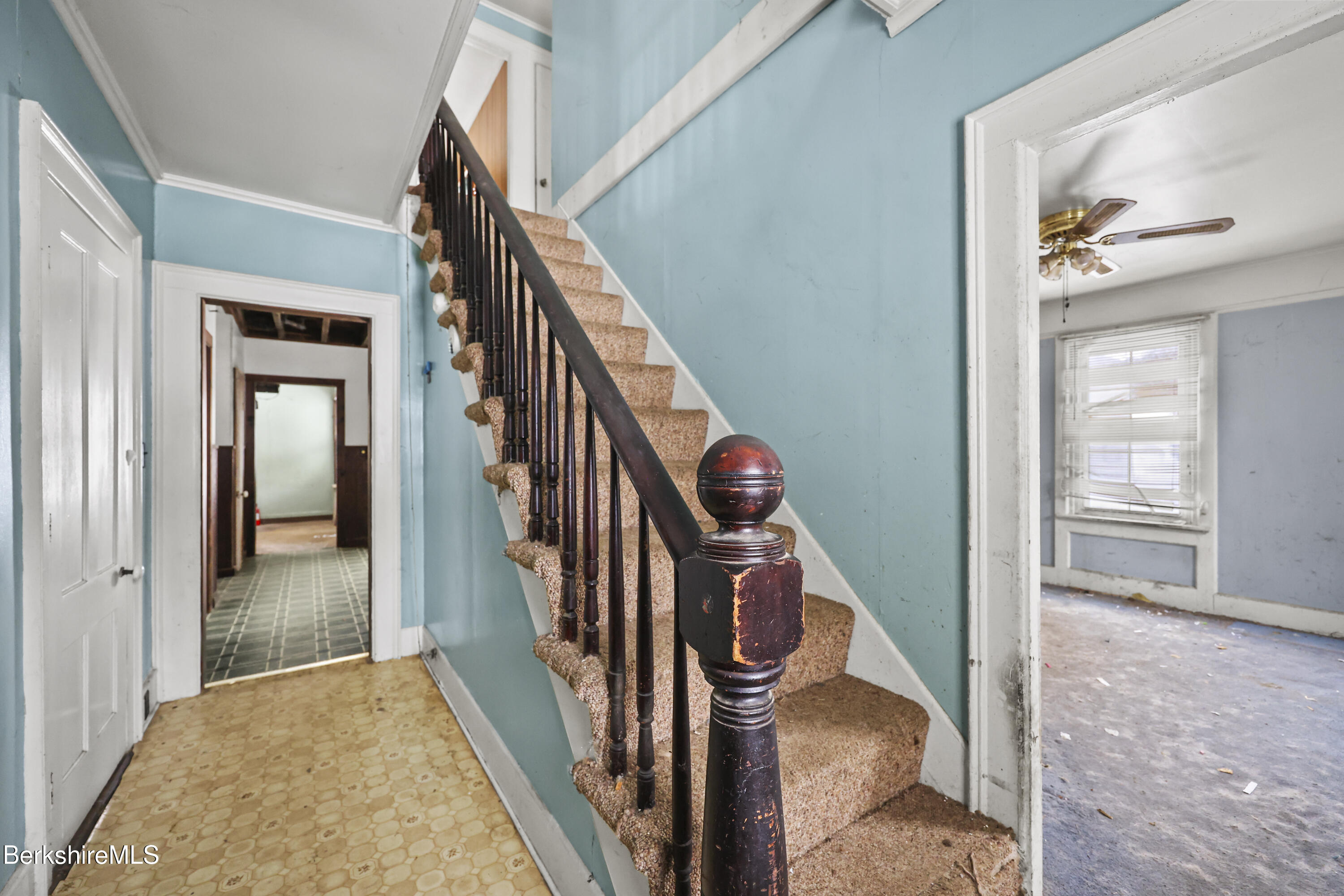 971 North State Road Cheshire, MA 01225 - Photo 17 of 37 15 Foyeer