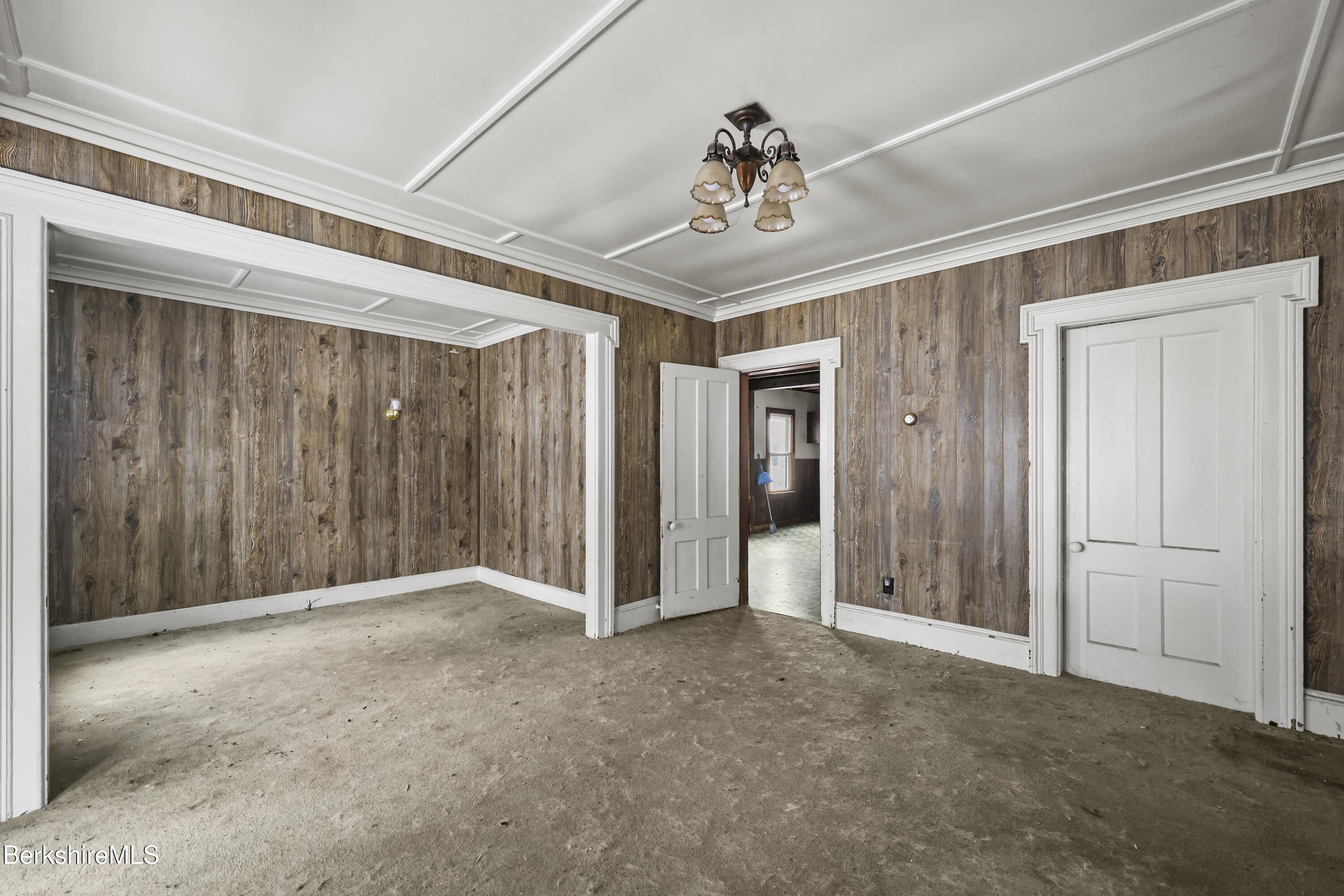 971 North State Road Cheshire, MA 01225 - Photo 19 of 37 25 Living Room