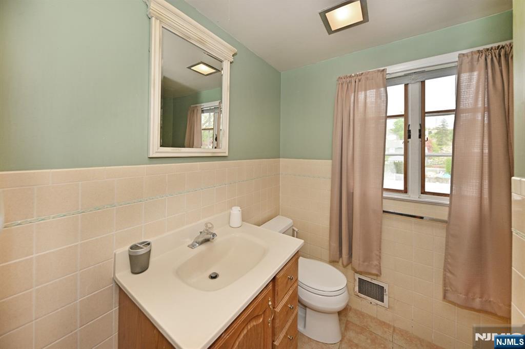115 Center Street Pompton Lakes, NJ 07442 - Photo 17 of 22