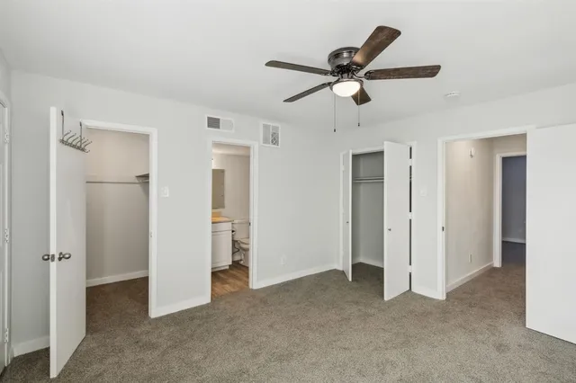 a view of a livingroom with a ceiling fan & entryway