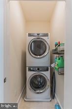 44782 Tiverton Square Ashburn, VA 20147 - Photo 8 of 26 a utility room with dryer and washer