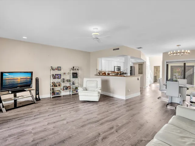 $7,500 | 3474 South Ocean Boulevard, Unit 3, Palm Beach, FL 33480