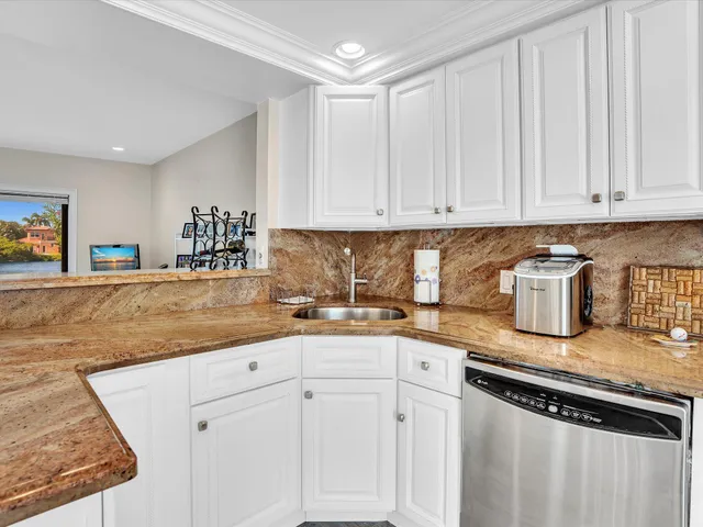 $7,500 | 3474 South Ocean Boulevard, Unit 3, Palm Beach, FL 33480