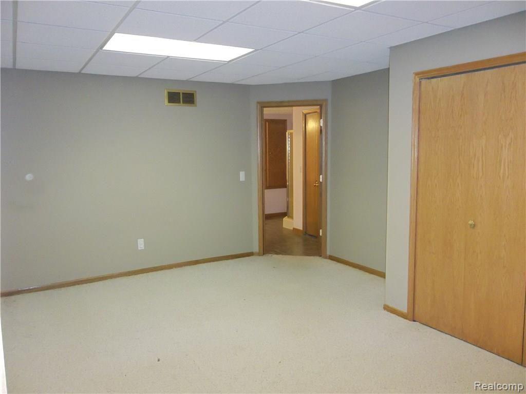 2873 Clarkston Road Oakland, MI 48363 - Photo 46 of 90 Basement 4th Bedroom w/Attached Bathroom