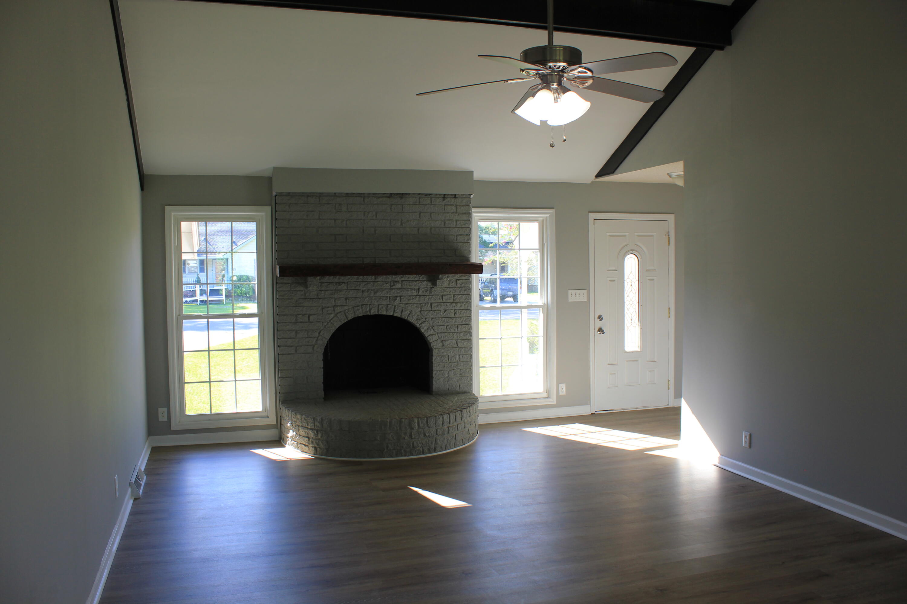 514 Longleaf Road Summerville, SC 29486 - Photo 3 of 12 IMG_6872