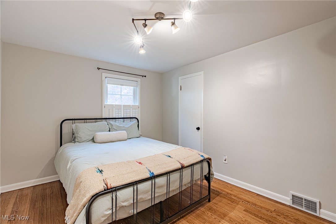 2383 Saybrook Road Cleveland, OH 44118 - Photo 21 of 32