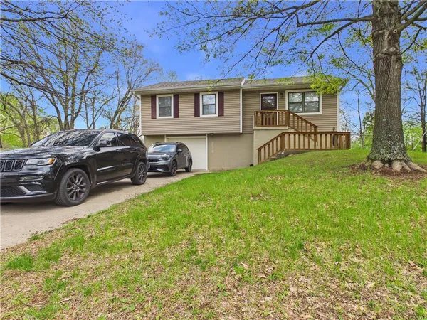 $235,000 | 214 Southeast 51 Road, Warrensburg, MO 64093