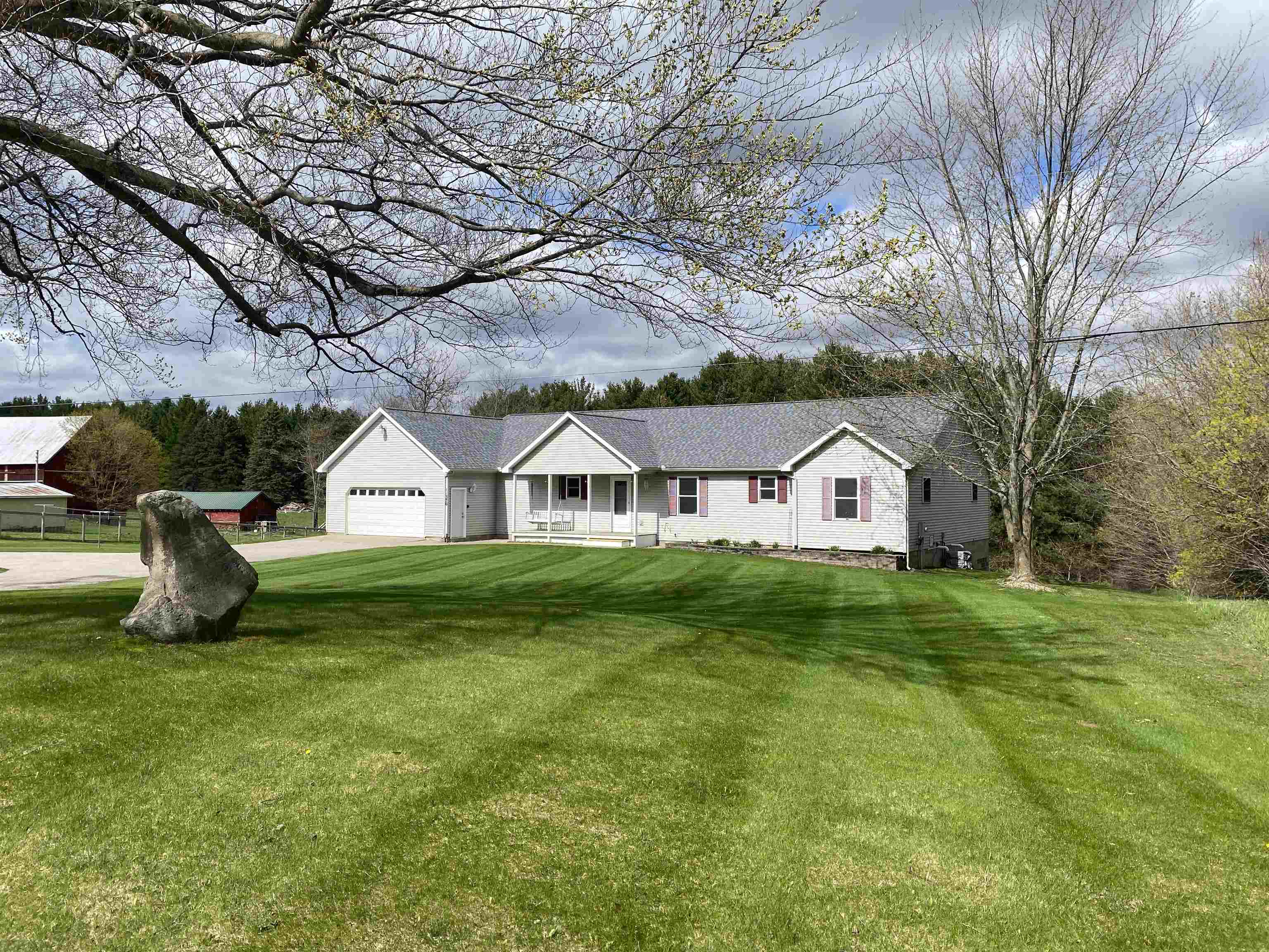 11370 South Bright Road Maple City, MI 49664 - Photo 2 of 39 Gallery Image 2