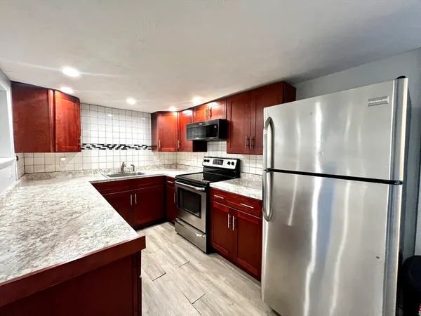 $3,300 | 572 Main Street, Unit B, Watertown, MA 02472