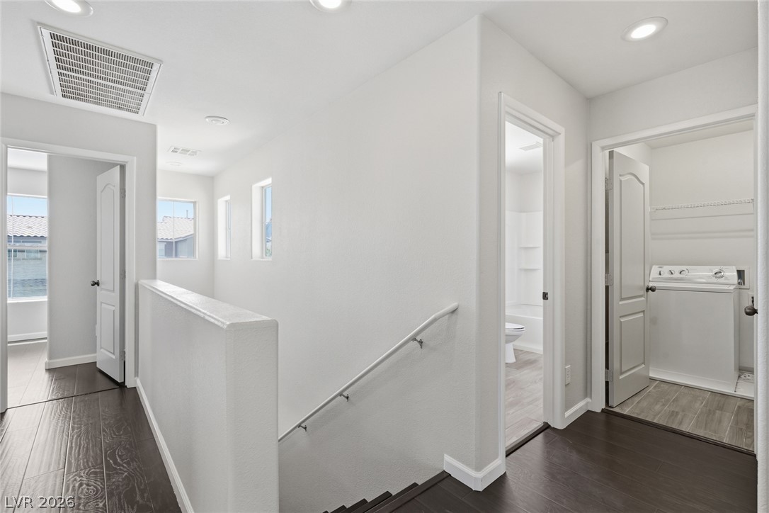 80 Lockheed Avenue Las Vegas, NV 89183 - Photo 21 of 40 Upstairs hallway