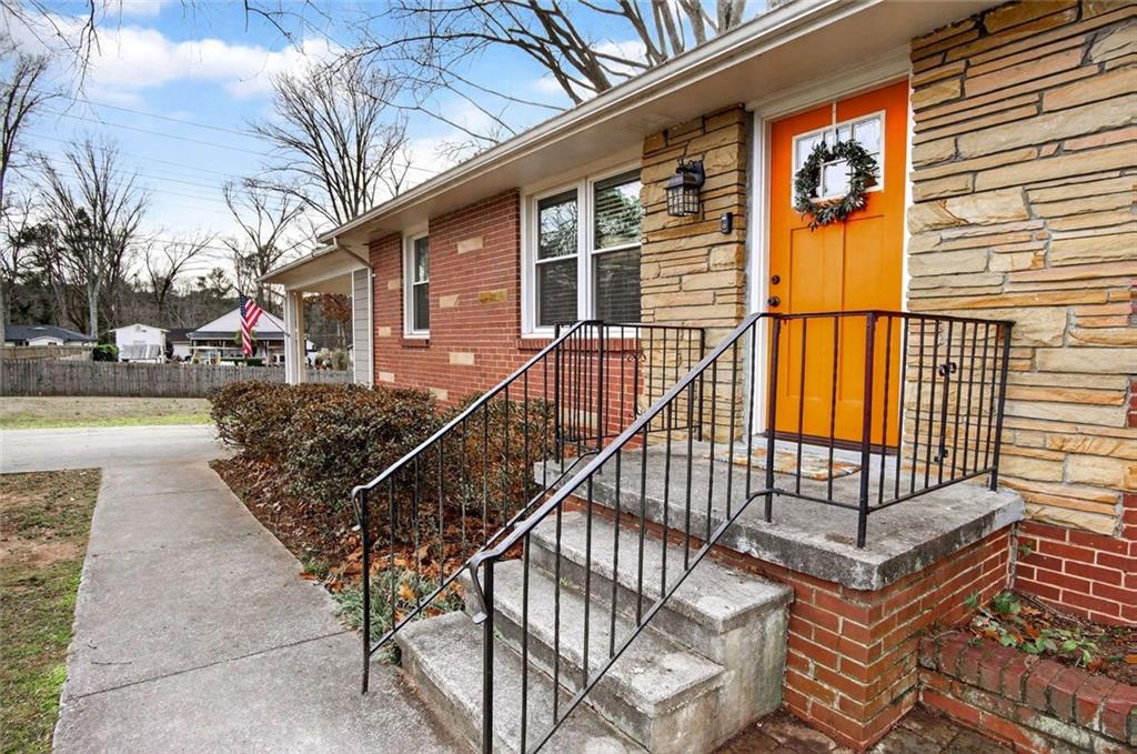 834 Alberson Court Decatur, GA 30033 - Photo 2 of 37