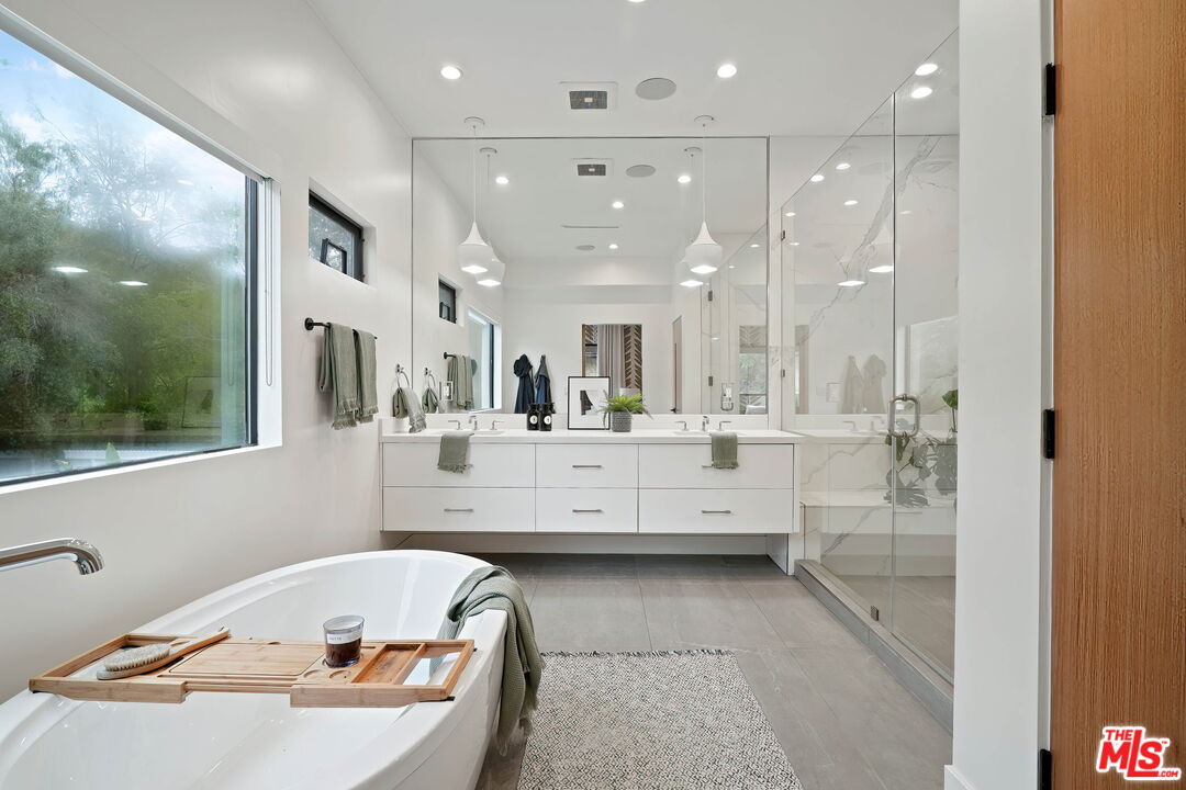 3056 Arrowhead Drive Los Angeles, CA 90068 - Photo 15 of 35 a bathroom with a tub a sink and mirror
