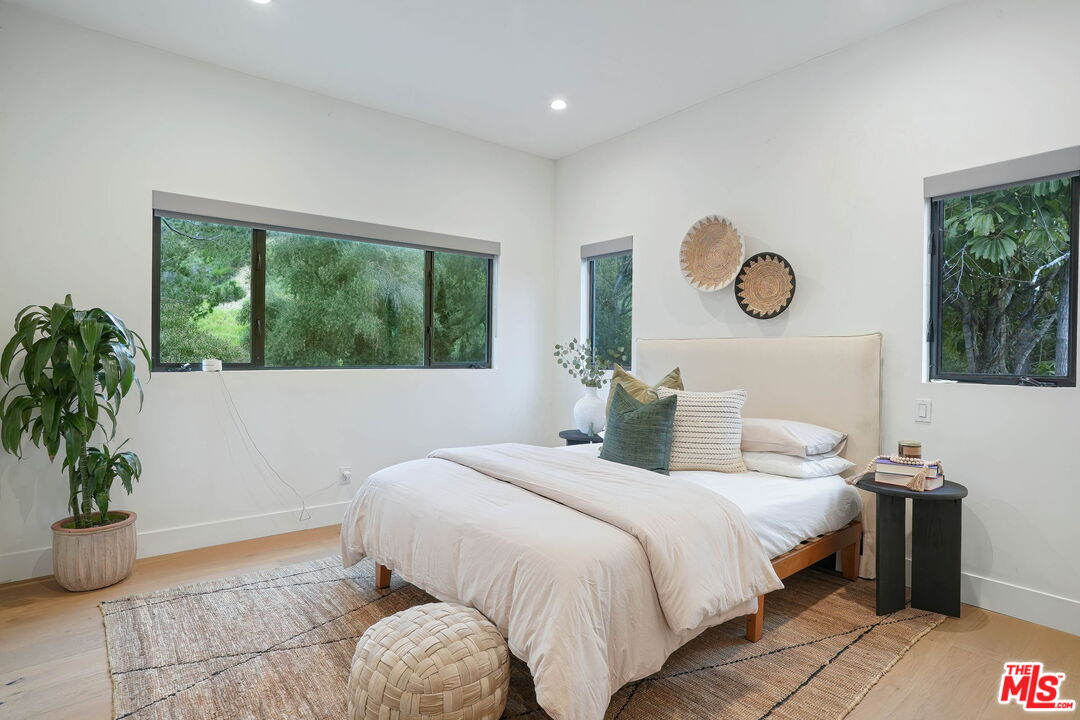 3056 Arrowhead Drive Los Angeles, CA 90068 - Photo 20 of 35 a bedroom with a bed and a potted plant