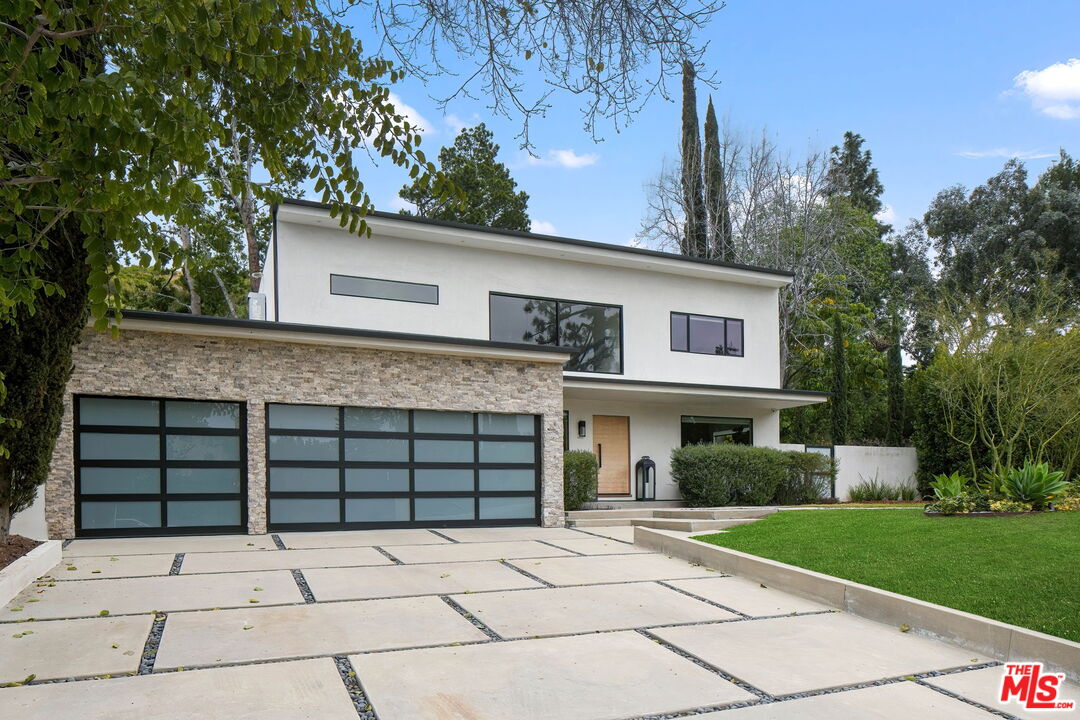3056 Arrowhead Drive Los Angeles, CA 90068 - Photo 2 of 35 a front view of a house with a garden