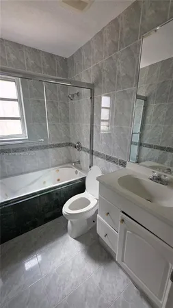 $1,800 | 2114 Biarritz Drive, Unit 2, Miami Beach, FL 33141