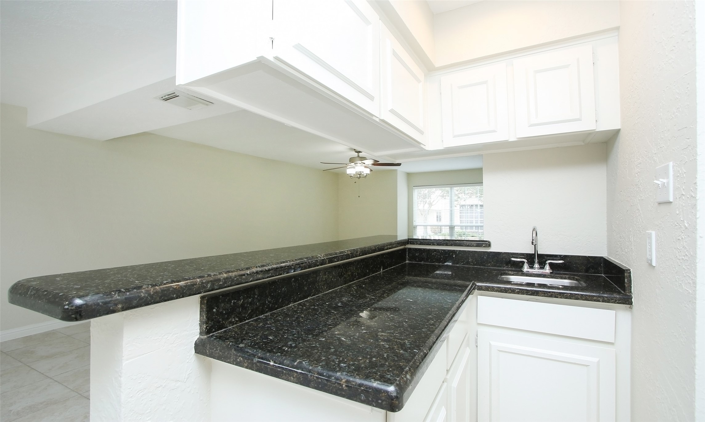 14641 Perthshire Road Houston, TX 77079 - Photo 9 of 37