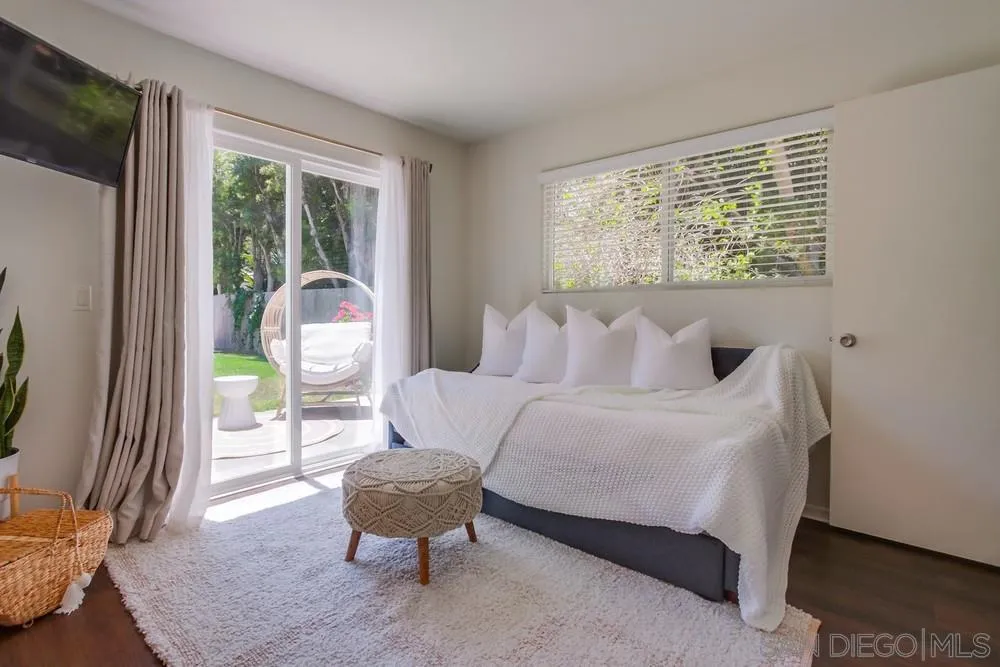 303-305 Sanford Street Encinitas, CA 92024 - Photo 17 of 41 a bedroom with a bed and a window