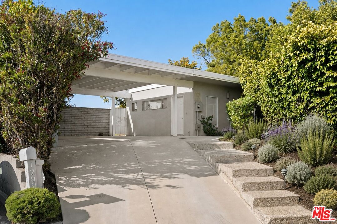 1298 Stradella Road Los Angeles, CA 90077 - Photo 20 of 23 Gallery Image 20