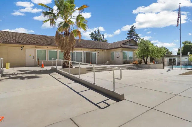 a view of a terrace with a basket ball court