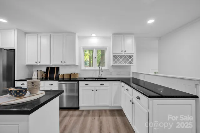 $495,000 | 842 Ferncliff Drive, Mooresville, NC 28115