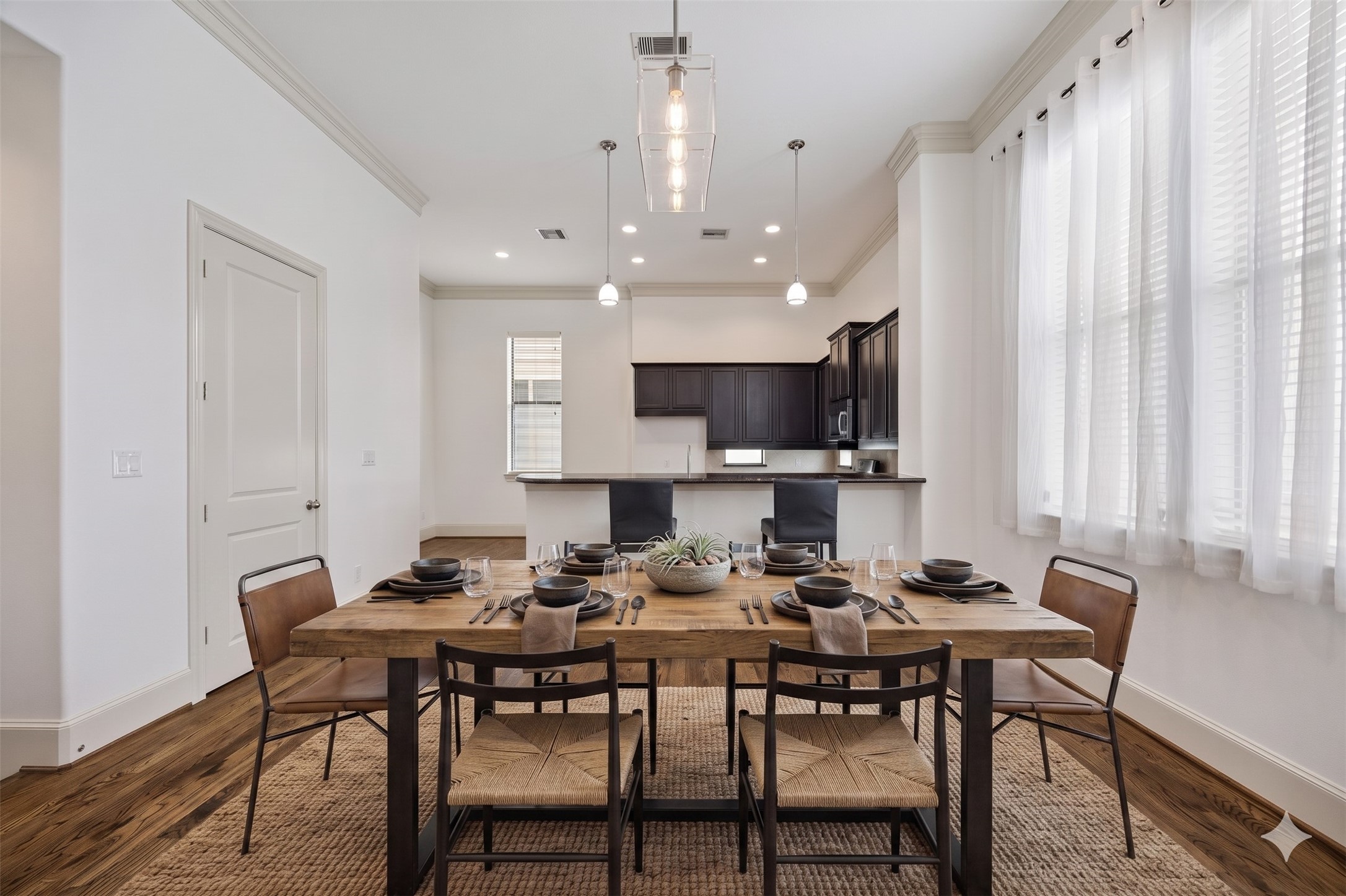 1407 Shearn Street Houston, TX 77007 - Photo 15 of 35 Virtually Staged - Dining area is open to the kitchen, featuring oak floors, tall ceilings and handsome moldings.