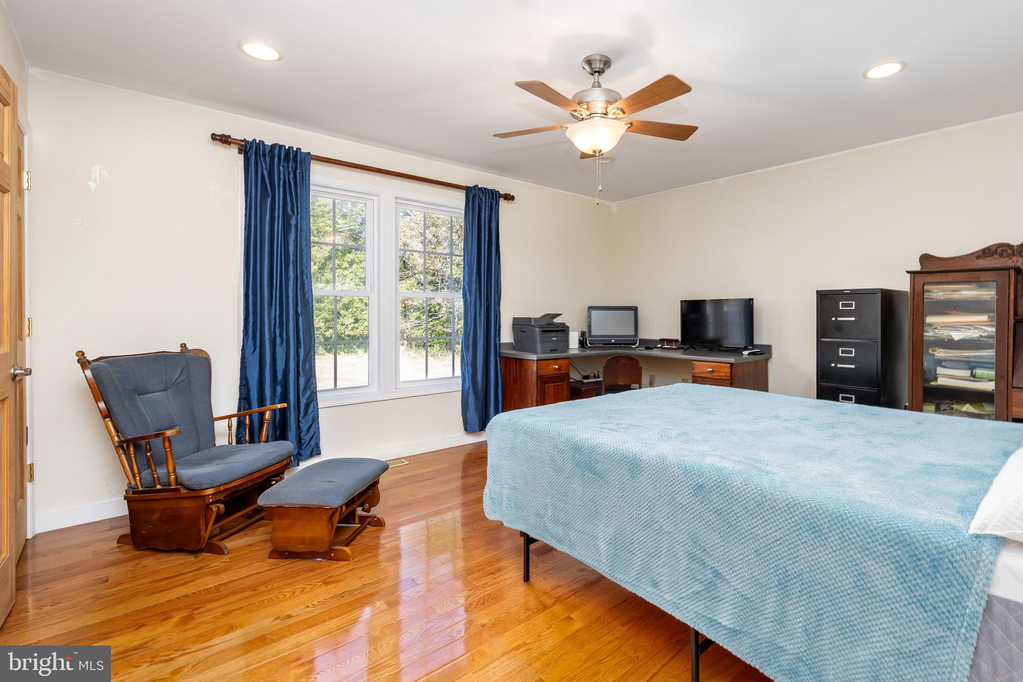 3221 Boone Road Crisfield, MD 21817 - Photo 36 of 56 2nd Bedroom