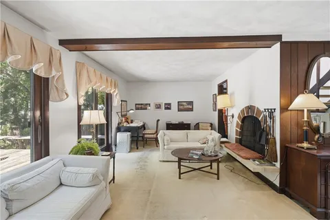 $800,000 | 10 What Cheer Road, Narragansett, RI 02882