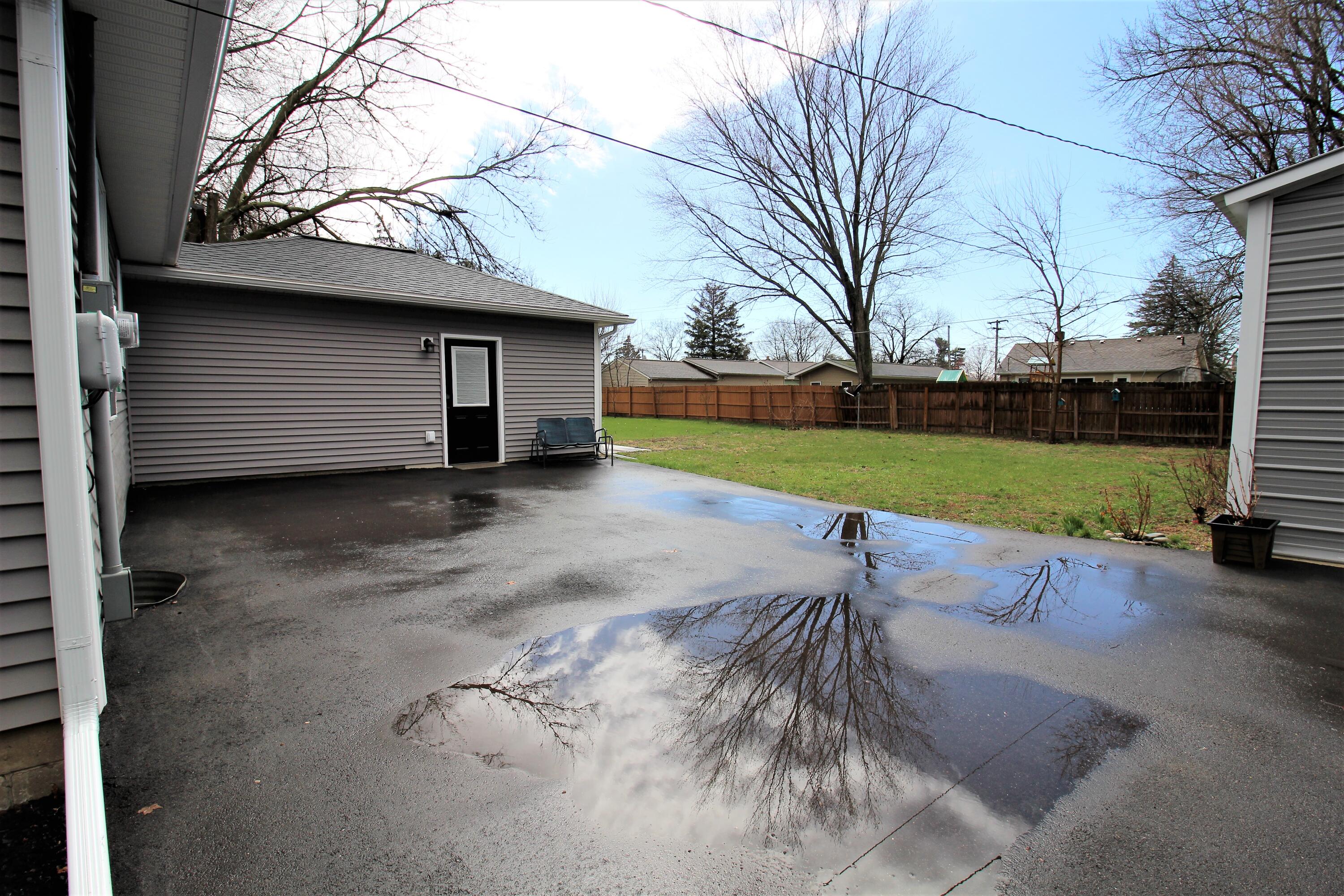 906 West Street Three Rivers, MI 49093 - Photo 3 of 47 IMG_8373