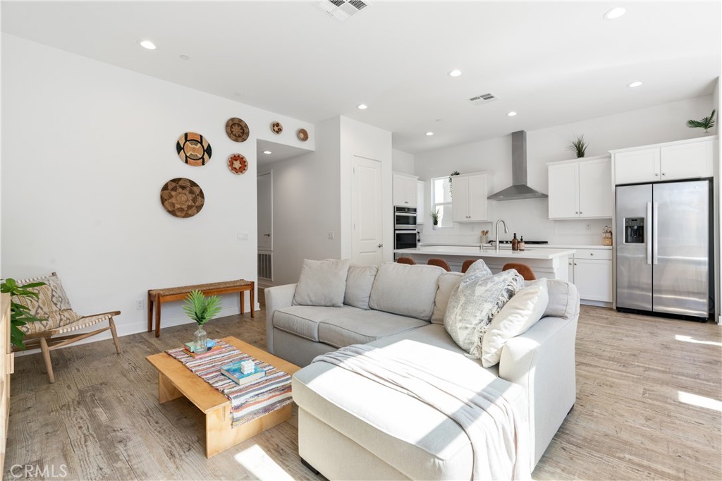 672 Daniel Freeman Circle Inglewood, CA 90301 - Photo 12 of 33