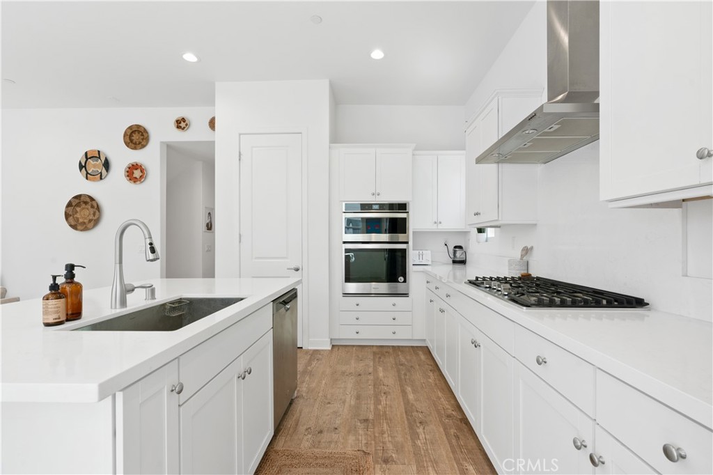 672 Daniel Freeman Circle Inglewood, CA 90301 - Photo 4 of 33