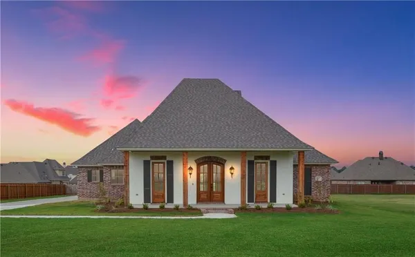 $398,900 | 157 Donna Drive, Stonewall, LA 71078