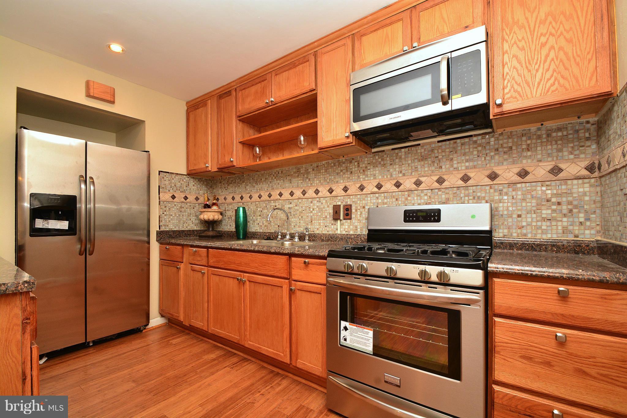 4857 Melbourne Road Baltimore, MD 21229 - Photo 2 of 27 Kitchen