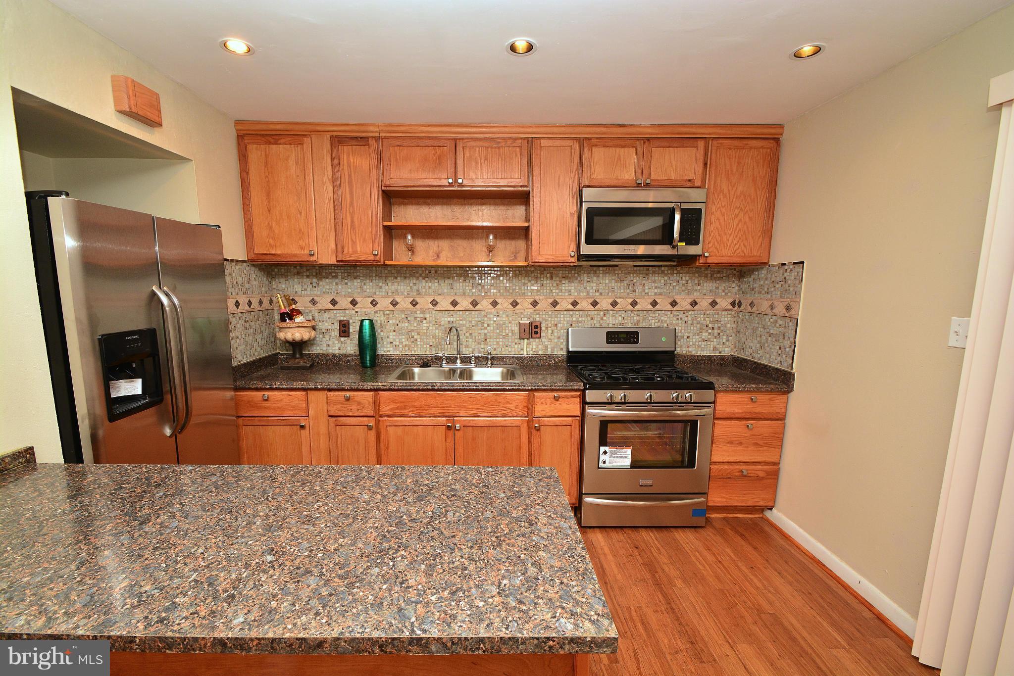 4857 Melbourne Road Baltimore, MD 21229 - Photo 3 of 27 Kitchen