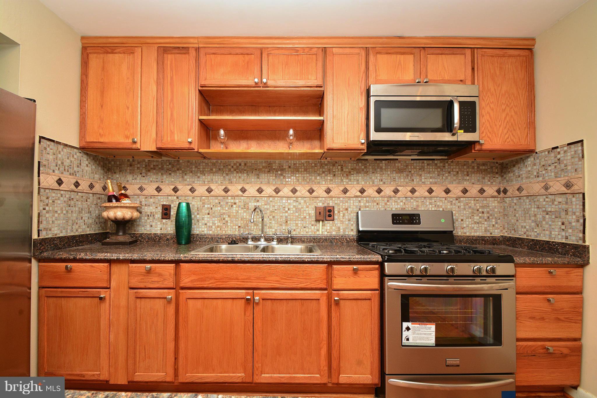 4857 Melbourne Road Baltimore, MD 21229 - Photo 4 of 27 Kitchen