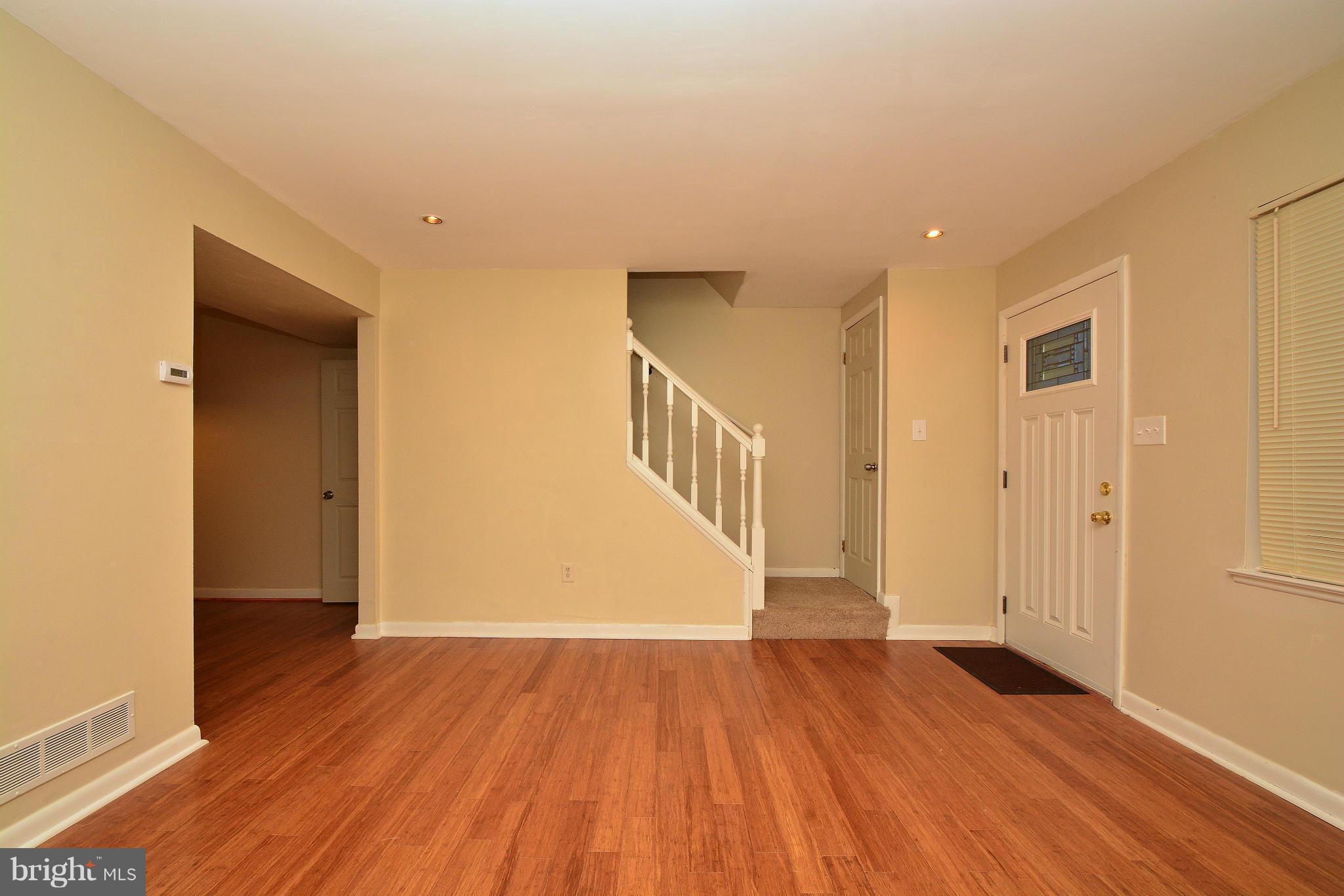 4857 Melbourne Road Baltimore, MD 21229 - Photo 8 of 27 Living Room