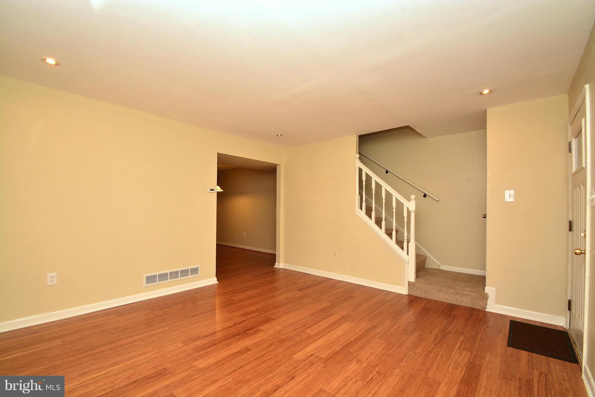 4857 Melbourne Road Baltimore, MD 21229 - Photo 9 of 27 Living Room